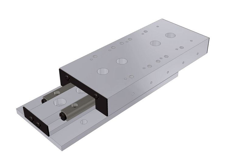 Der neue Standardschlitten RE 66,5 (Breite 66,5 mm) der Firma ERO-Führungen ist standardmäßig in drei verschiedenen Hüben verfügbar. Die Innen- und Außenteile sind aus Aluminium gefertigt und durch geschliffene Kreuzrollenschienen miteinander verbunden.  (ERO-Führungen )