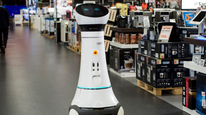 Care-O-Bot Paul bei Saturn in Ingolstadt in Aktion. (Unity Robotics)