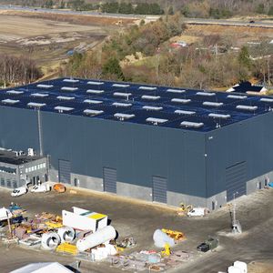 Luftansicht des Siemens Testzentrums für Windenergieanlagen in Brande, Dänemark. Hier werden künftig Komponenten von Siemens-Windturbinen wie Generatoren, Hauptlager oder ganzen Maschinenhäuser auf speziellen Testständen geprüft.