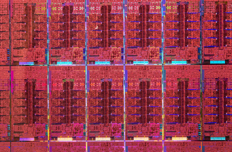Für die Herstellung der Alder-Lake-Dies nutzt Intel eine verbesserte 10-nm-Fertigung, die sich allerdings Intel 7 nennt, um zu zeigen, dass sie mit dem 7-nm-Verfahren von TSMC vergleichbar ist.    (Intel)