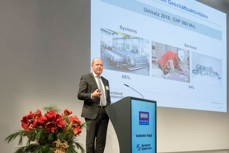 Valentin Vogt, VR-Präsident Burckhardt Compression Holding AG, zeigte auf wie sich Burckhardt Compression nach einem MBO zu einem börsennotierten Unternehmen entwickelt hat. (Thomas Entzeroth)