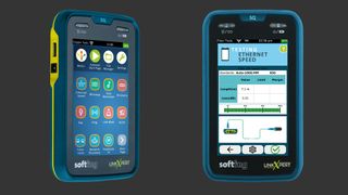 Der LinkXpert SQ bietet Standort- und Testprofile für wiederkehrende Prüfungen. Eine Smart Remote und ein USB-WLAN-Adapter gehören zum Lieferumfang.
 (Bild: Softing IT Networks)
