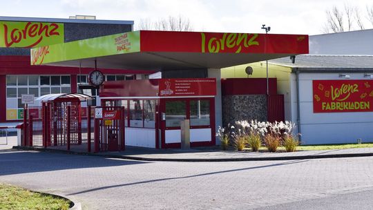Mit rund 3.000 Mitarbeiterinnen und Mitarbeitern zählt Loranz zu den führenden Anbietern von Snacks im europäischen Markt.(Bild:  Lorenz Snacks)