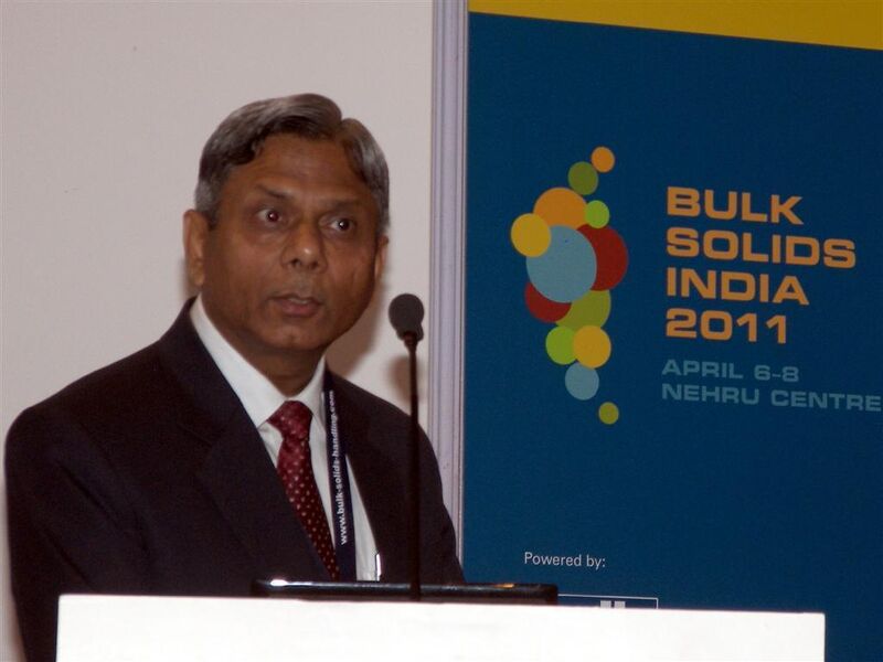 Dr. Vijay K. Agarwal from the IIT Delhi and Chairman of BulkSolids India 2011 marked the beginning... (Picture: PROCESS)
