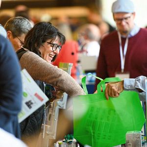 Informieren und überraschen lassen: Die erste LAB-SUPPLY 2025 gab Besuchern in Frankfurt die Möglichkeit, Neuheiten aus der Labortechnik zu entdecken. Wir zeigen in dieser Bildergalerie Eindrücke des Messetages.

 
Mehr Infos zu den kommenden LAB-SUPPLY-Messen finden Sie auf www.lab-supply.info (Bild: Stefan Stark)