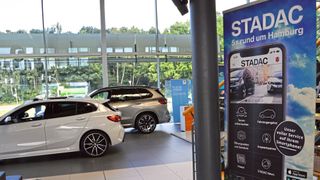 Teil der digitalen Servicestrategie „Connected by Heart“: Die STADAC-App bündelt alle relevanten Service- und Fahrzeuginformationen und ermöglicht die Terminbuchung. (Bild: Karin Bayha)