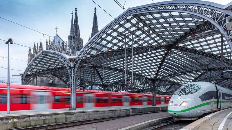 Unter anderem Augsburg, Erfurt und Ulm sollen entsprechend an den Fernverkehr angebunden werden.(Bild:  Deutsche Bahn)
