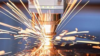 Der VDMA sieht Grund zur Hoffnung: Der Tiefpunkt bei den Auftragseingängen könnte im Juli bereits überwunden sein. (©Kadmy - stock.adobe.com)