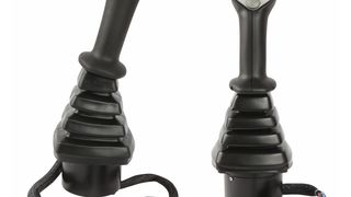 Der neue Joystick mit Zertifizierung SIL2/PL d von Bosch Rexroth hilft Herstellern, die neue Maschinenrichtlinie einzuhalten und Sicherheitsfunktionen gemäß IEC 62061 und ISO 13849 darzustellen. (Bild: Rexroth)