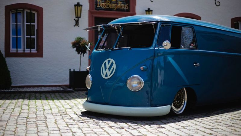 Ein VW T1 Kastenbus mit der Extraportion Bodenhaftung.  (Bild: steckgvng/Messe Essen)