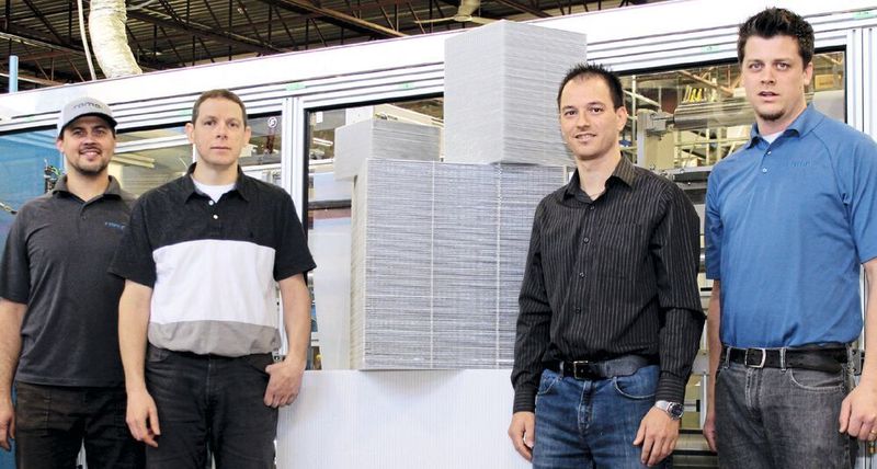 Die Mitglieder des Entwicklungsteams von Ramp: Martin Pinnau, Maschinenbautechniker, Stephen Gugeler, Leiter Steuerungstechnik, Jeff Kerr, Leiter Maschinenbau, und Stephen Slothouber, Leiter Projektsteuerung (v. l.)
Bild: Beckhoff Automation
 (Beckhoff)