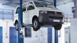 Vier Hebezylinder mit automatischem Höhenausgleich machen Sperrklinken und Gleichlaufseile überflüssig. (Foto: Nussbaum/Murr PhotoArt)