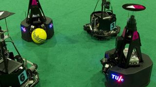 Guter Roboterfußball mit Hilfe von Smart Kameras - Fußballroboter der Universität Eindhoven auf der Vision 2010 Bild: Vision Components (Archiv: Vogel Business Media)