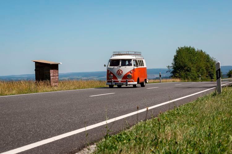 Anders als die Autobahnen zeigten sich die für die Ausfahrt gewählten Landstraßen am Freitagnachmittag nur wenig befahren. (Stefan Bausewein)