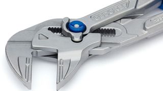 Der Zangenschlüssel SB 18310 JC kombiniert Schraubenschlüssel und Zange in einem Werkzeug. (Gedore)