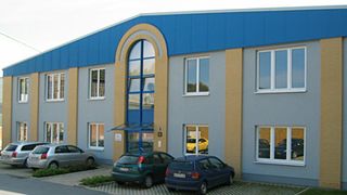 In diese sanierte Gebäude will der Hersteller von HSS-Werkzeugen Werkö GmbH bis Ende 2008 einziehen. Bild: Werkö (Archiv: Vogel Business Media)