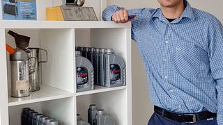 Auch Alexander Maaß, Serviceleiter bei Auto-Vorbeck, ist von den Schmierstoffprodukten und vor allem von der Service- und partnerschaftlichen Kompetenz von Fuchs überzeugt. (Vorbeck)
