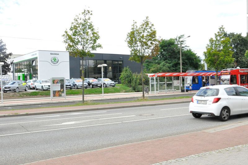 Der Neubau liegt neben einem Wohngebiet mit direktem Straßenbahnanschluss. (Grimm / »kfz-betrieb«)