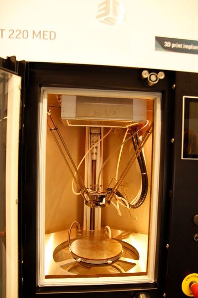 3D Systems zeigte auf seinem Stand auch den 3D-Drucker EXT 220 Med. (Bild: Breunig – VCG)