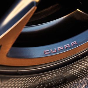 Die Räder sind nicht nur 20 Zoll groß, sie sind auch im Cupra-typischen Tribal-Style gefertigt.(Bild:  Seat)