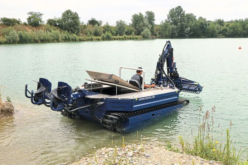 Das geringe Gewicht des Amphibienfahrzeugs erlaubt einen einfachen Transport zum Einsatzort per Anhänger. (S.Häuslein/konstruktionspraxis)