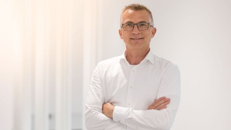 CEO Markus Müller hat die Händler, die mit Intec zusammenarbeiten, frühzeitig über die Konsequenzen des Rechts auf Reparatur informiert. Viele hatten Sorge, aufgrund der neuen Rechtslage Fehler zu machen. (Bild:  Intec)