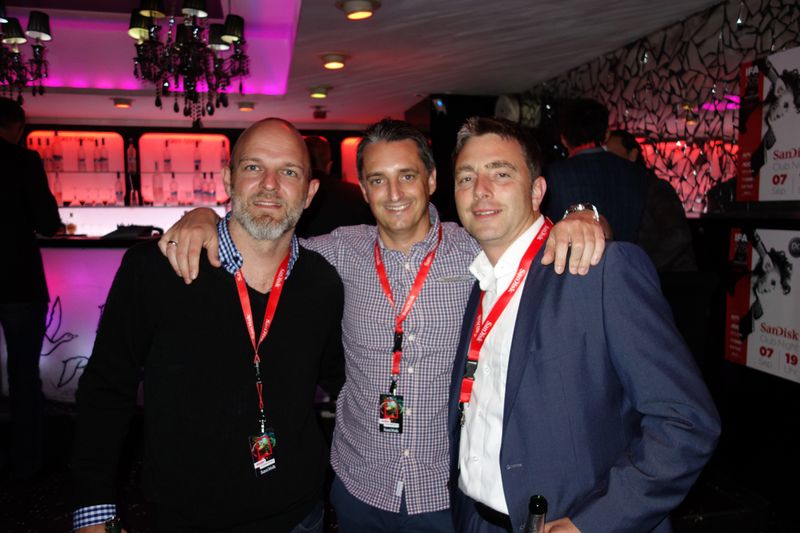 (v. l.) Michael Lang, Ingram Micro, Christian Schroers, SanDisk und Normen Thiel, Office XPRESS (Bild: IT-BUSINESS)