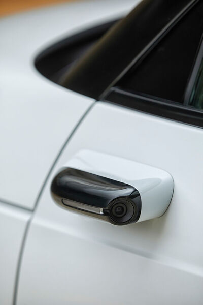 In der Kleinwagenklasse unüblich: kamerabasierte Außenspiegel auf den vorderen Türen. (Auto-Medienportal.Net/Honda)