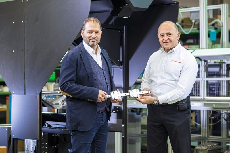 Christoph Gschwind (l.) und Ivo Iossiger pflegen seit über 20 Jahren geschäftliche Kontakte. (Bild: Franke)