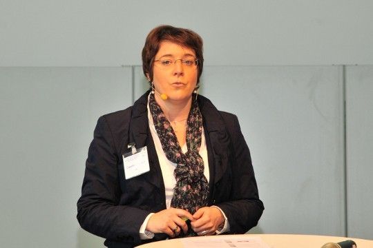 Claudia Kefferpütz vom ZDK informierte die Teilenehmer über die Neugestaltung des Marketingmaterials für die Autoberufe. (Foto: Schmidt)