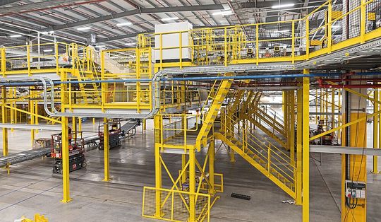 Stahlbau: Mitek bietet das Grundgerüst für den Einsatz von Kleinteileautomatik, Fördertechnik oder AMR in Neu- und Bestandsanlagen.(Bild:  Mitek)