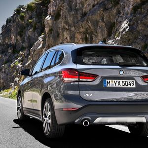(BMW)