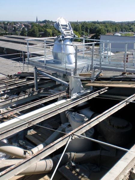 Der neu installierte Explosionsschlot mit Explosionsdruckentlastungsklappe dient der Entkopplung der Anlage und verhindert Schäden an Maschinen und Gebäuden. (Bild: Thorwesten Vent )