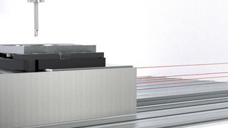 Der Interferometrischer Messsensor IDS3010 der Attocube Systems aus München macht eine Datenausgabe im hundertstel Mikrosekundentakt möglich. Mit einem integrierten Webserver lässt sich der Sensor zudem in Industrie-4.0-Anwendungen einbinden. (Attocube Systems)