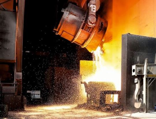 Thyssenkrupp will in Duisburg im laufenden Betrieb untersuchen, wie sich Kohle, die bisher bei der Roheisenherstellung genutzt wurde, durch Wasserstoff ersetzen lässt, damit CO2-Emissionen vermieden werden.(Bild:  Thyssenkrupp)