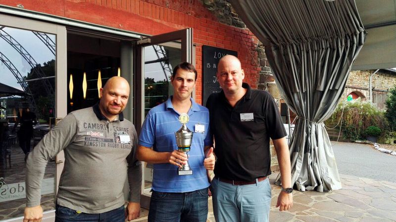 Markus Benker, Florian Beckmann und Alexander Stühl bei der Ehrung des Gesamtsiegers. (Aagon)
