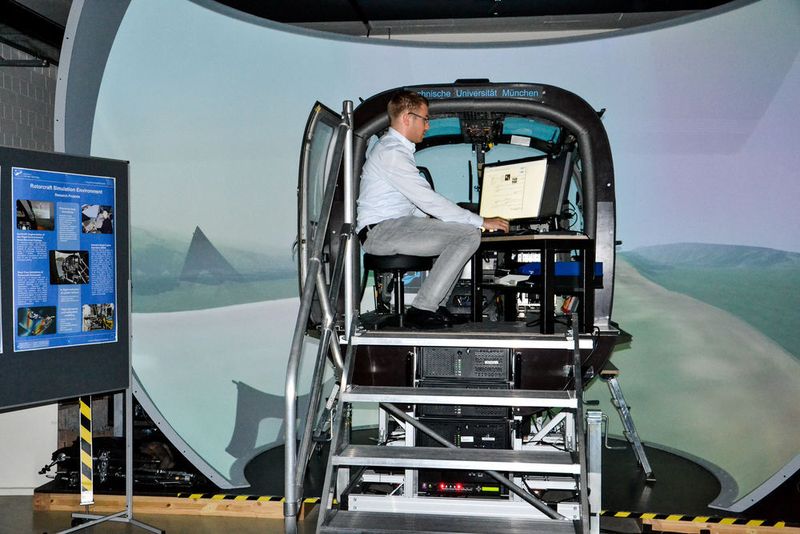 Dabei stellten die Forscher fest, dass die Piloten schneller, sicherer und stressfreier flogen. Besonders bei einer geringen Sicht vonn 100 bis 400 m kamen die Vorteile zum Vorschein. (TUM, Weiner)
