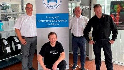 Gemeinsam gegen Corona: das Team vom Autohaus Kühl (von links): Michael Neuburger,  Christoph Gehrke (Werkstattleiter), Frank Hermann (Serviceleiter AH Kühl) und Obermeister Stefan Pingel. (Bild: Autohaus Kühl)