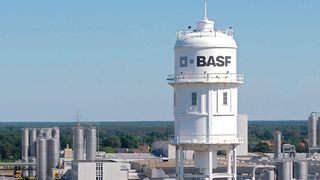 Geschlossener Kreislauf! Die Iveco Group informiert, dass man die BASF als Partner für das Batterierecycling der eigenen Fahrzeuge gewählt hat. Eine wichtige Rolle spielt dabei das neue BASF-Batteriematerialproduktions-Zentrum in Schwarzheide. (Bild: BASF)