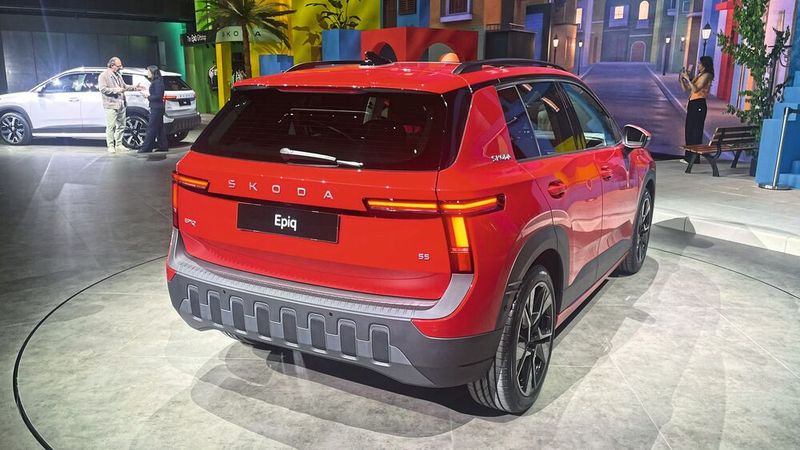 Das Fahrzeug steht auf der Konzernplattform MEB+ des Volkswagenkonzerns. Die Tschechen haben drauf ein individuelles Fahrzeug aufgebaut. Viel Technik teilt sich der Epiq dennoch mit den anderen Modellen der „Urban Electric Car“-Familie. (Bild: Grimm – VCG)