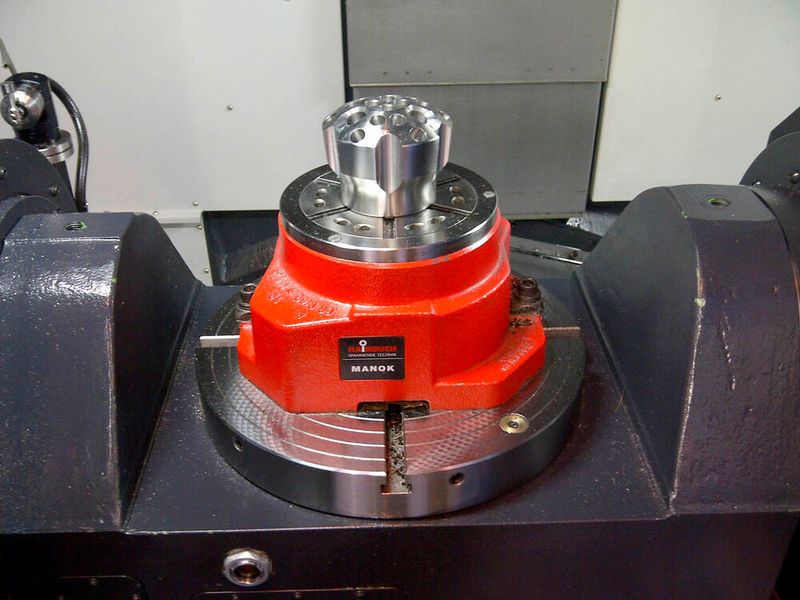 Hainbuch Manok on a 5 axis machining centre. (Hainbuch)