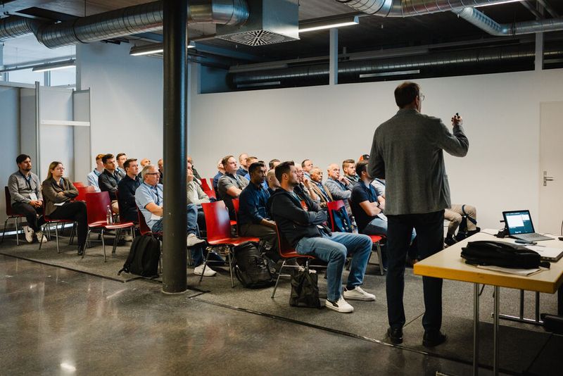 Parellel zur Ausstellung,hatten die Teilnehmer in den Fachbvorträgen und der Live-Zone die Möglichkeit ihr fachliches Know-how auf ein nächstes Level zu bringen und aufzufrischen. (Tino Boecher)