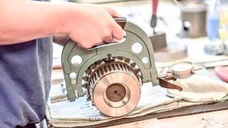 KA Antriebstechnik baut die rüstungsorientierte Fertigung aus.  (Bild: KA Antriebstechnik)