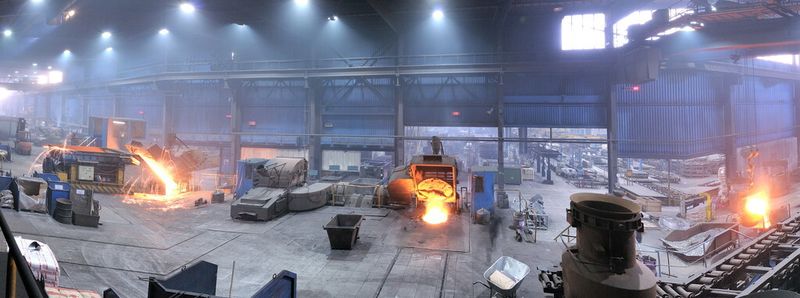 Schmelzbetrieb vom Leitstand gesehen (Bild: Meuselwitz-Guss)