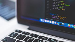 Moderne Cloud- und Mobil-Applikationen führen zu konkret messbaren Vorteilen für ein Unternehmen, indem sie etwa den zuverlässigen Betrieb der IT-Systeme erhöhen oder zum flexiblen Arbeiten zu Hause beitragen. (Bild: gemeinfrei© Pexels)