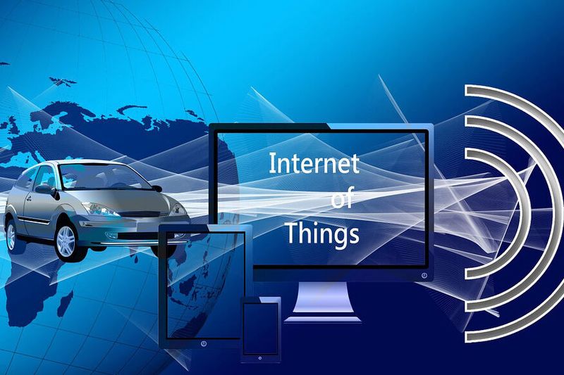 Das Fahrzeug kommuniziert mit seinem Hersteller. Über den Zugriff auf diese Daten streiten sich die Marktteilnehmer. Insbesondere freie Werkstätten fürchten, zukünftig keinen Zugang mehr dazu zu haben. (Bild:  gemeinfrei /  Pixabay)