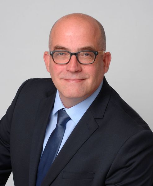 Franck Audrain (Bild) ist seit Anfang März neuer CEO des Stromversorgungsspezialisten AEG Power Solutions. Damit folgt Audrain auf Jeff Casper, der das Unternehmen nach neuneinhalb Jahren verlässt, nachdem er es durch seine Umstrukturierungsphase geführt hat. Zuvor war Audrain als Führungsperson bei Chloride und Emerson tätig.  (AEG Power Solutions)