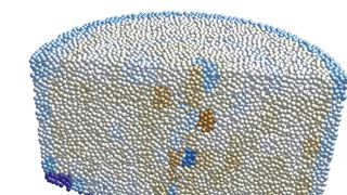 Abbildung 1: STAR-CCM+-Simulation mit DEM, die ein pharmazeutisches Puder zeigt, welches in einer Tablettenform verdichtet und verpresst wurden. Farbunterschiede weisen auf eine ungleichmäßige Kornverteilung hin. (Bilder: CD-Adapco)