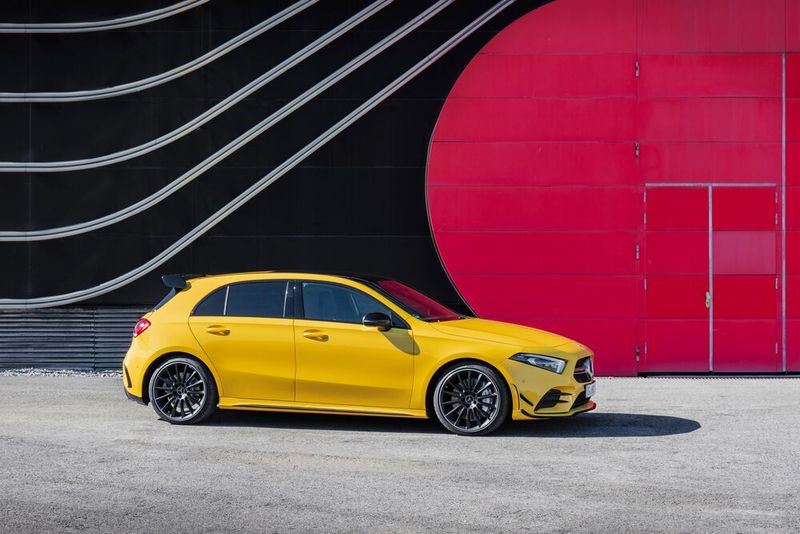 Serienmäßig bekommt der A 35 4-Matic 18-Zoll-Räder. Die hier gezeigten 19-Zöller sind optional.  (Bild: Mercedes-Benz)