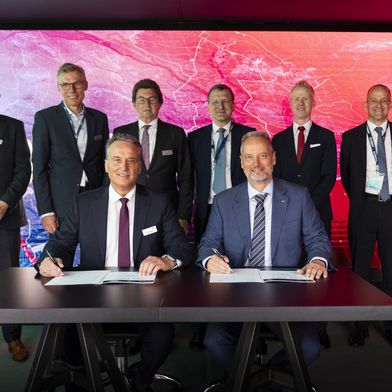 Michael Schoellhorn, CEO Airbus Defence and Space and Helmut Rauch, CEO Diehl Defence sign the Memorandum of Understanding at the ILA Berlin Air Show 2026. (Source: Airbus Defence and Space)